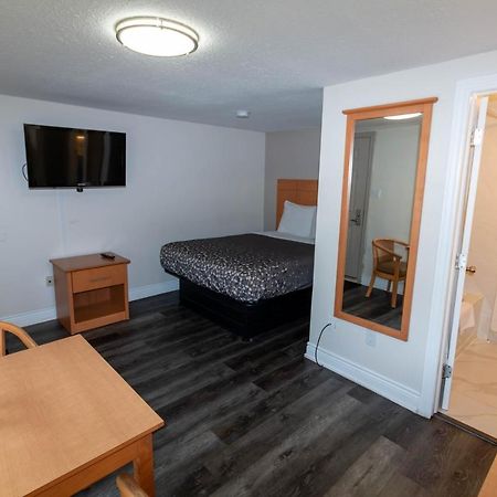 Angus Borden Inn And Suites מראה חיצוני תמונה