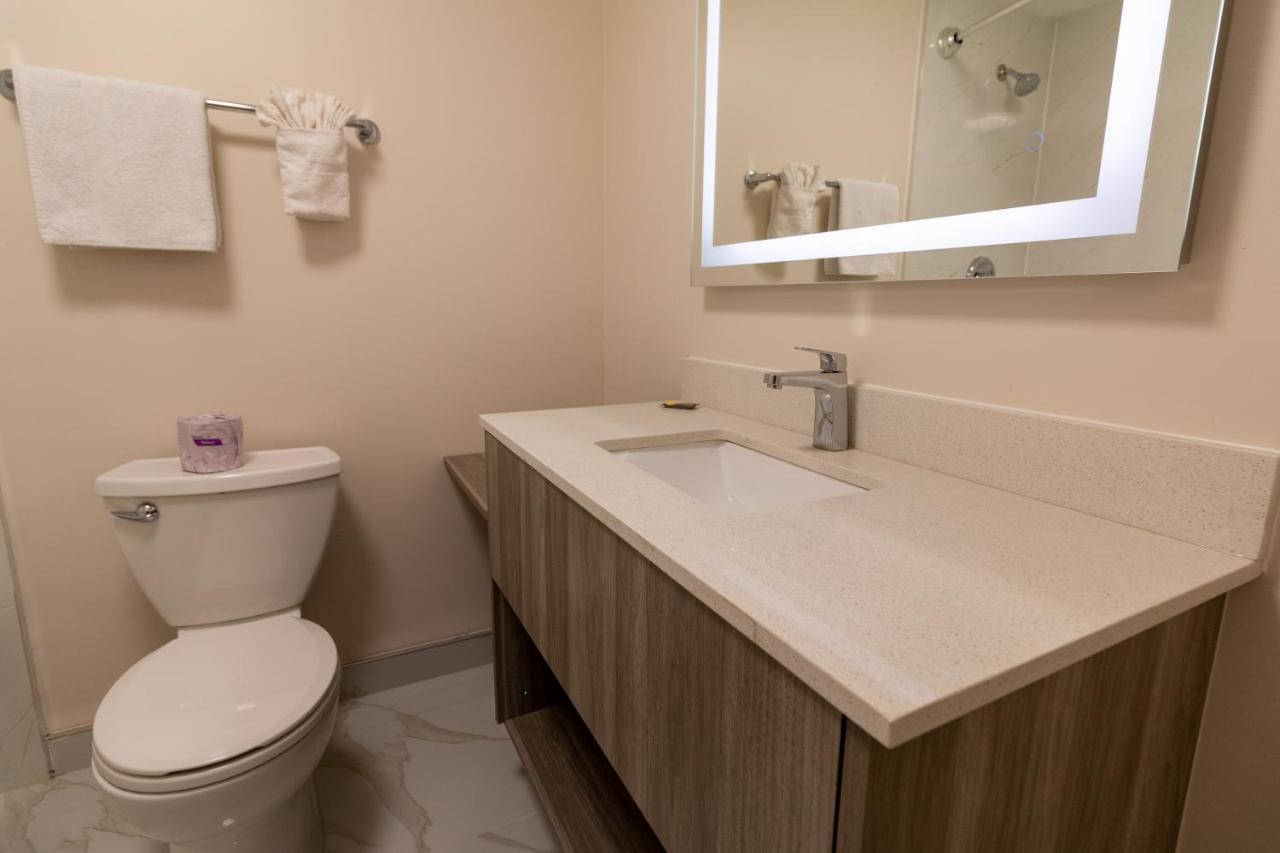 Angus Borden Inn And Suites מראה חיצוני תמונה