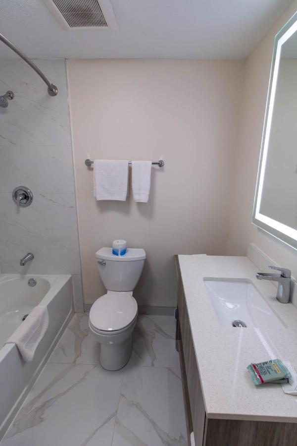 Angus Borden Inn And Suites מראה חיצוני תמונה
