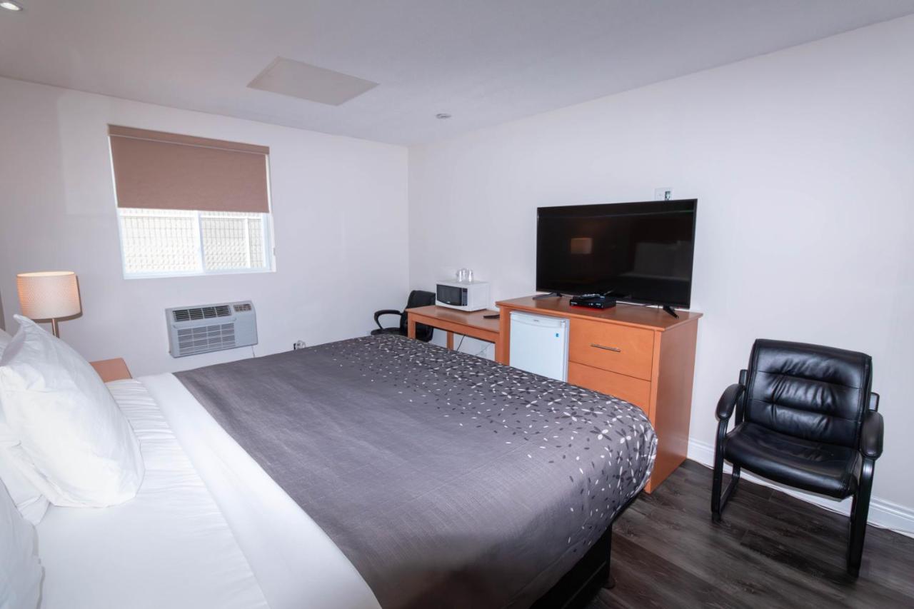 Angus Borden Inn And Suites מראה חיצוני תמונה